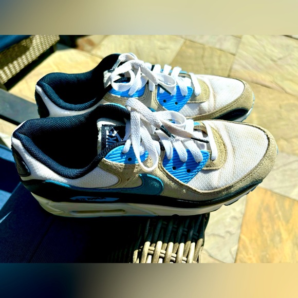 NIKE AIR MAX 90 2022 MENS BOYS LIFESTYLE SHOE RUNNER SNEAKER DQ4071-101 9.5 - Picture 1 of 4